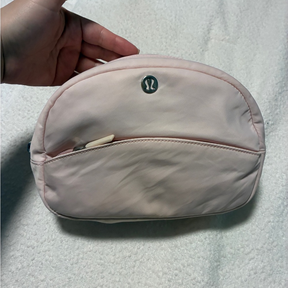 Lululemon City Essentials pouch 4L